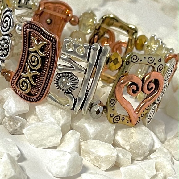 COPY - Love cuff bracelet. - Picture 2 of 3